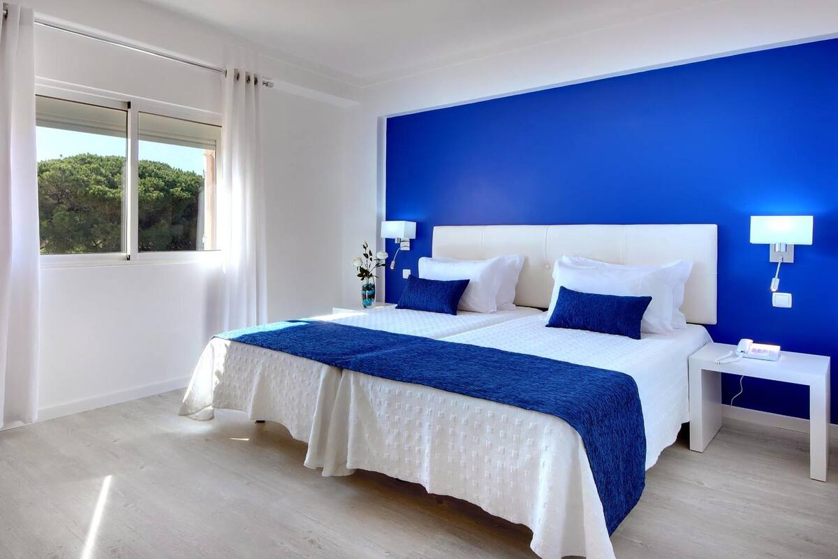 in-room safe, desk, blackout curtains, free wifi