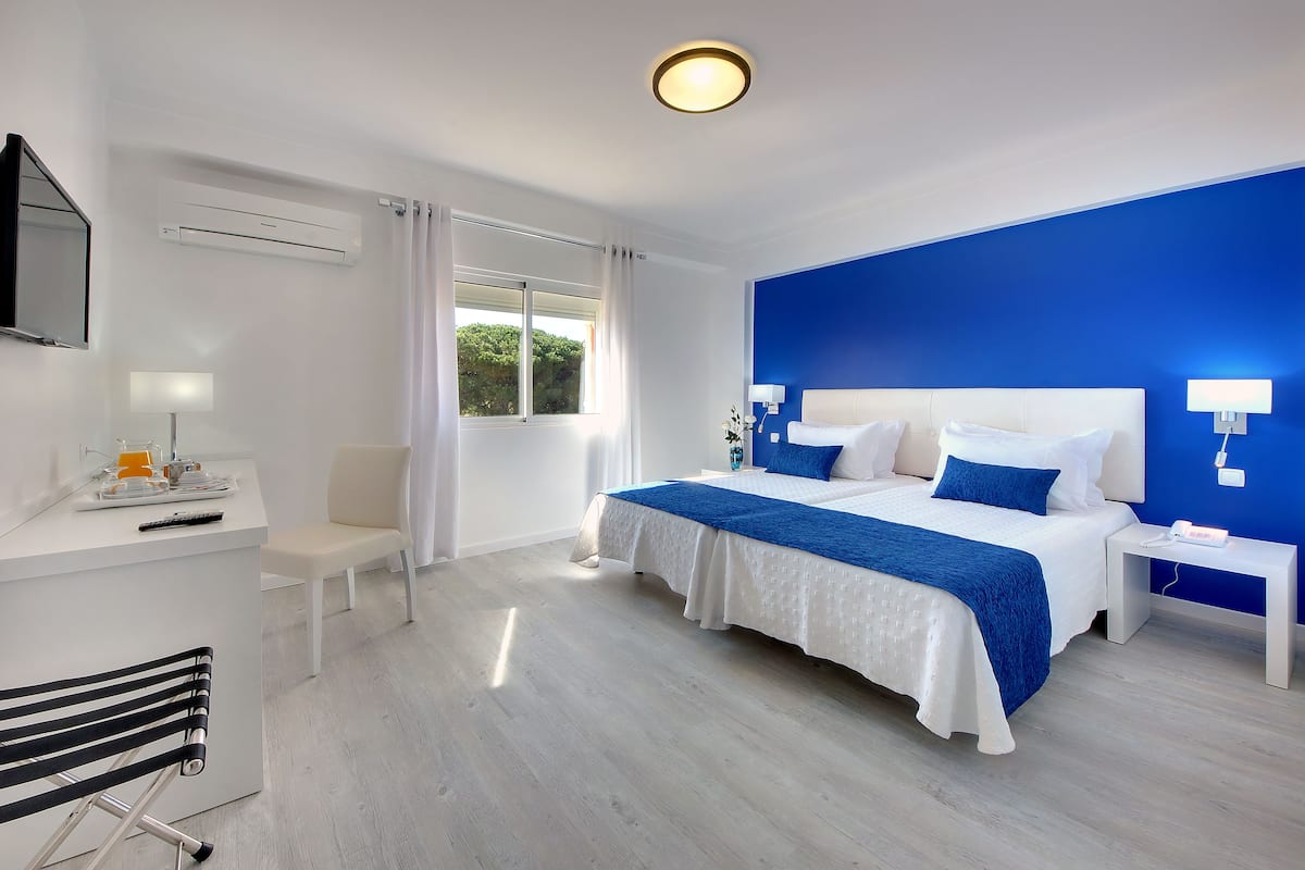 in-room safe, desk, blackout curtains, free wifi