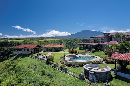 Una piscina al aire libre. Hacienda Los Molinos Boutique Hotel
