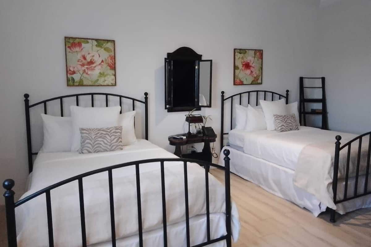 Double Room, Courtyard View (Los Lagos) | Pillowtop-Betten, Zimmersafe, Bügeleisen/Bügelbrett, kostenloses WLAN