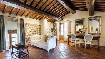 Luxury Suite | Living area