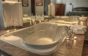 Kostenlose Toilettenartikel, Haartrockner, Handtücher