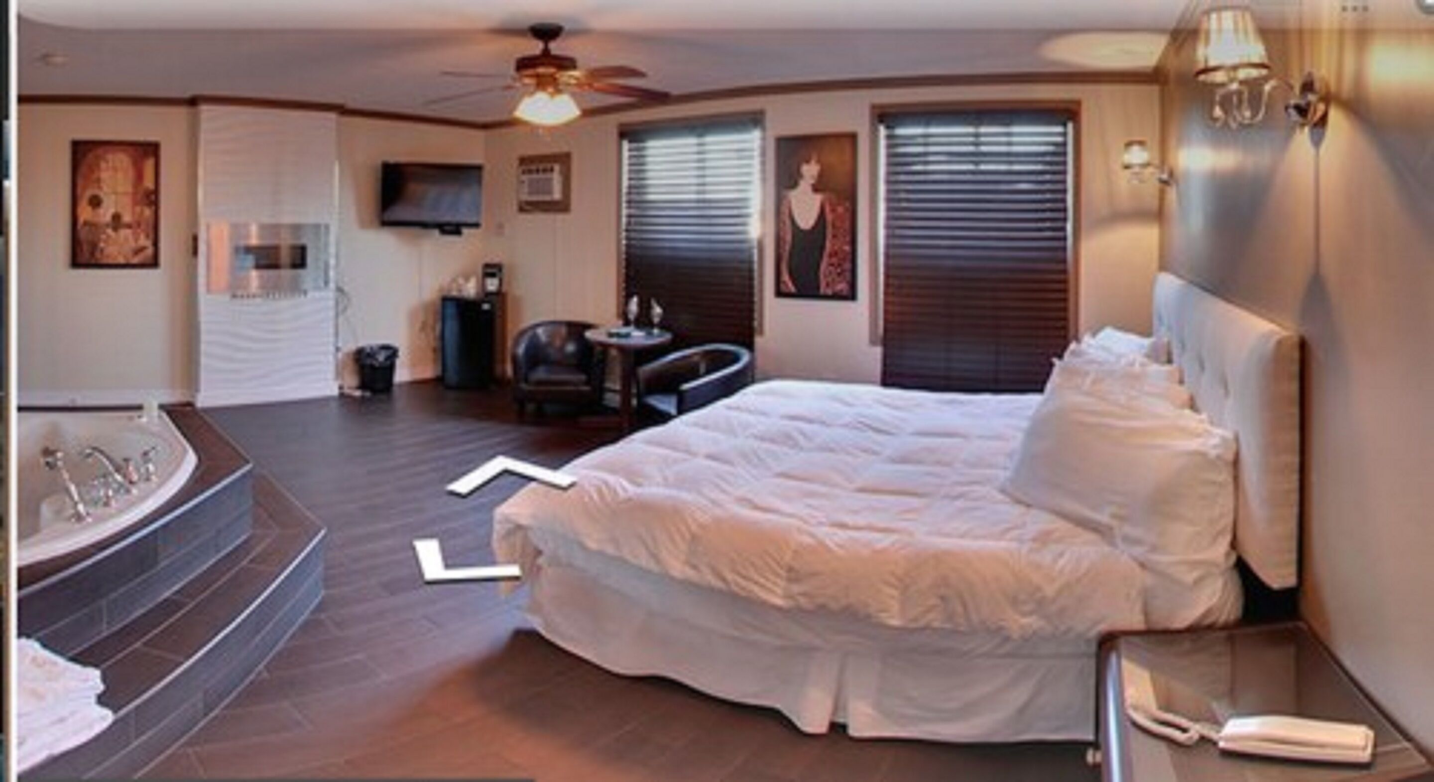 Suite, 1 King-Bett, Whirlpool | Schreibtisch, kostenloses WLAN