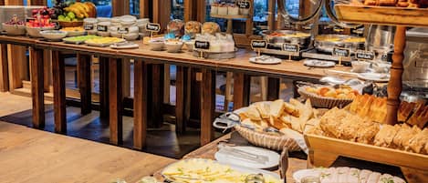 2 restaurants servant le petit déjeuner