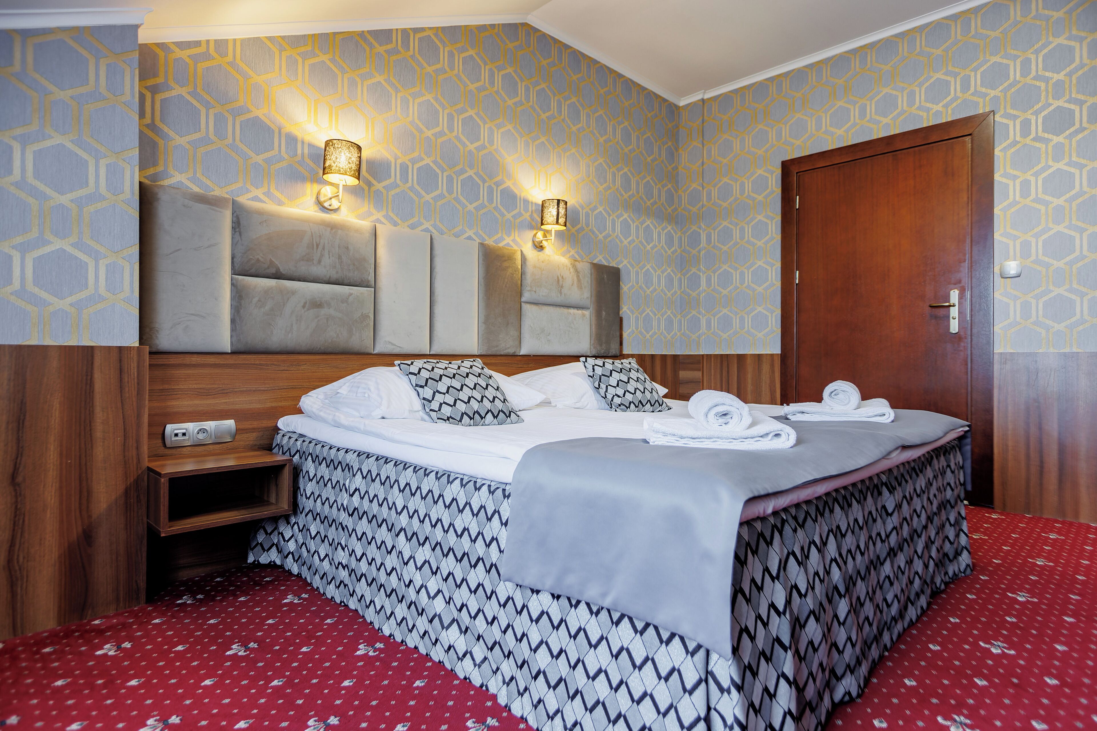 apartment, 1 king bed | 1 bedroom, premium bedding, minibar, in-room safe