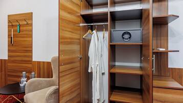 Apartment, 1 King Bed | Living area