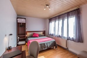 Single Room | Living area