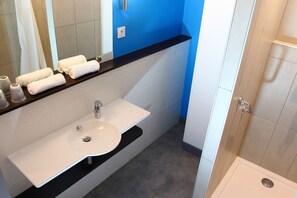 Superior Double Room | Bathroom