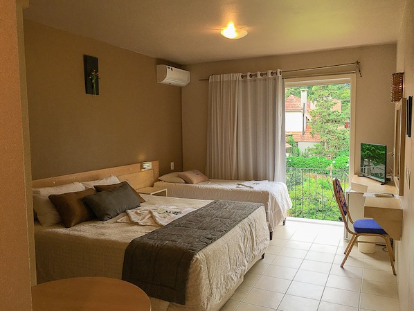 Deluxe Triple Room | Free minibar, iron/ironing board, free WiFi, bed sheets