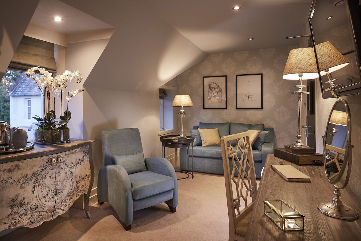 deluxe family room | egyptian cotton sheets, premium bedding, in-room safe