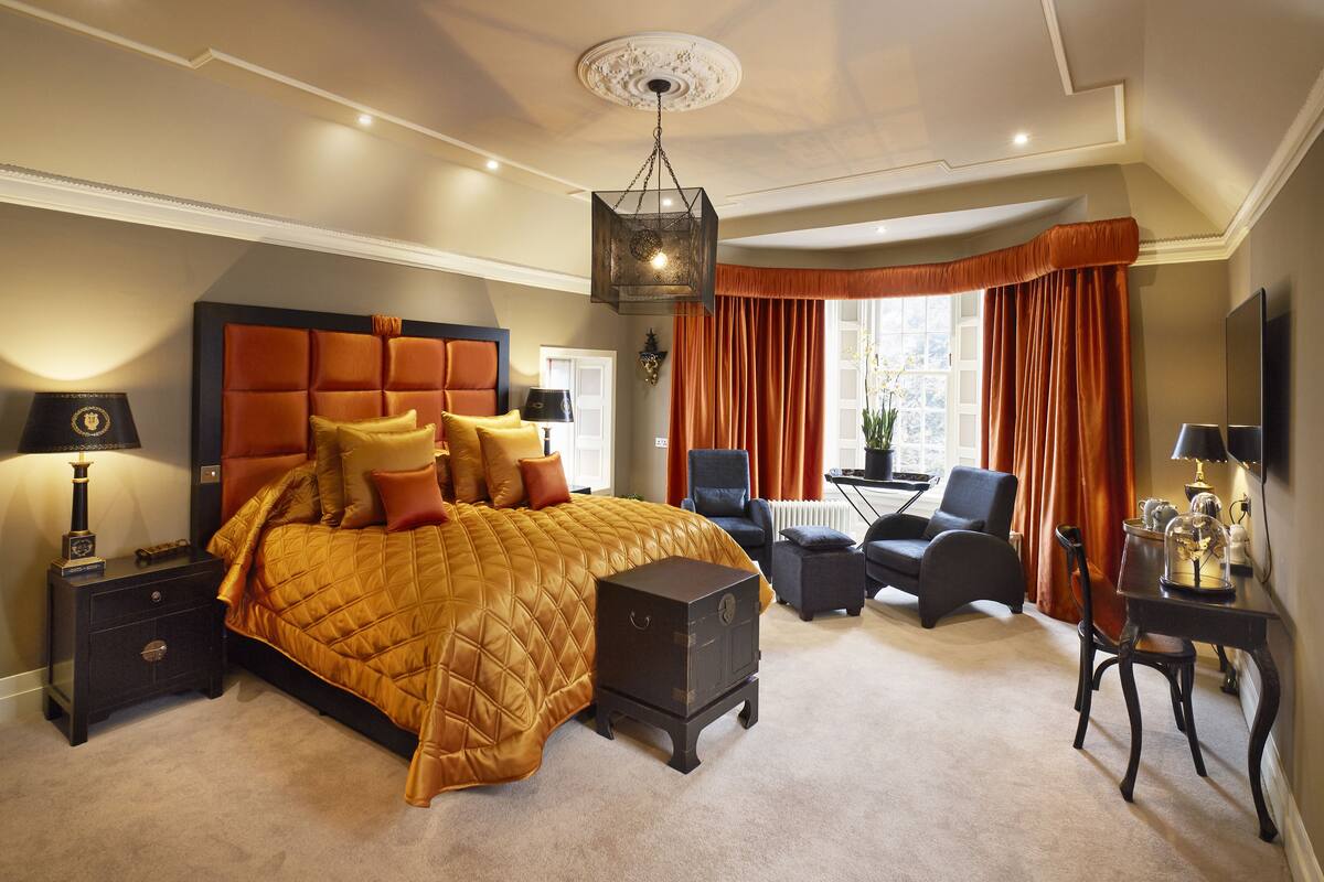 egyptian cotton sheets, premium bedding, in-room safe