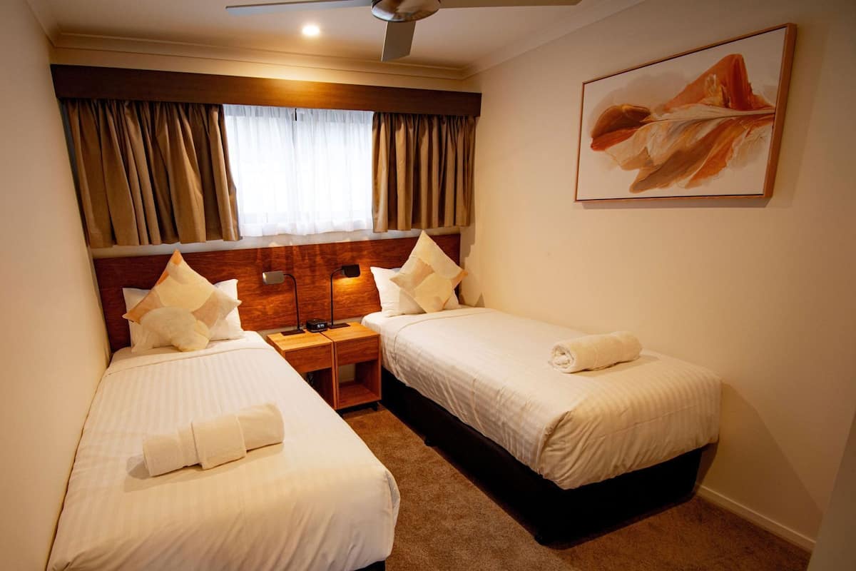 Bügeleisen/Bügelbrett, kostenloses WLAN, Bettwäsche