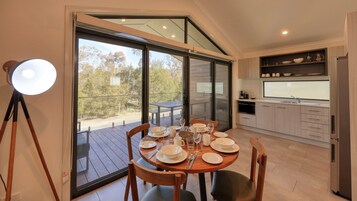 Boronia Villa (2 Bedroom) | Iron/ironing board, free WiFi, bed sheets