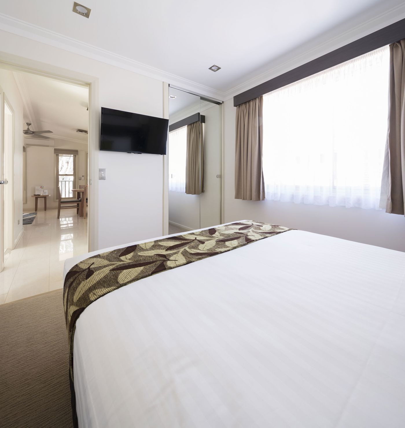 Seterika/papan seterika, Wi-fi percuma, cadar katil 