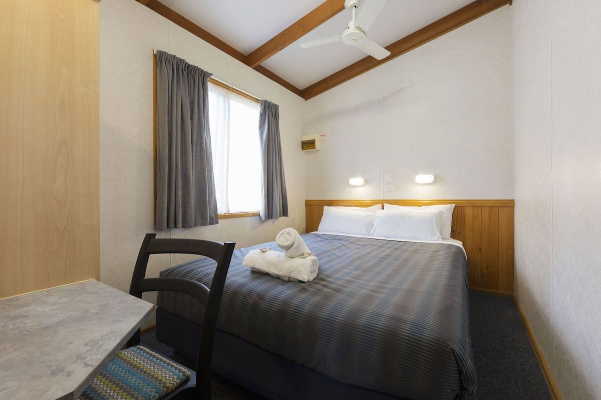 Bügeleisen/Bügelbrett, kostenloses WLAN, Bettwäsche