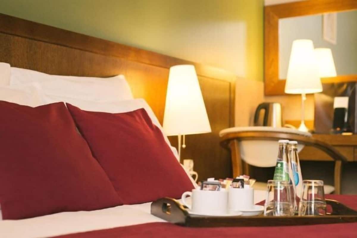 In-room safe, desk, soundproofing, iron/ironing board