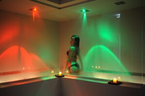 Una bañera de hidromasaje, baño turco/hammam, tratamientos corporales