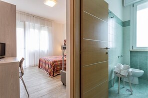 In-room safe, desk, bed sheets