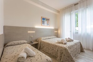 In-room safe, desk, bed sheets