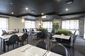 Se sirven cenas y cocina italiana