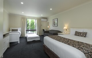 家庭房, 多张床, 冰箱和微波炉, 一层 | 客房景观