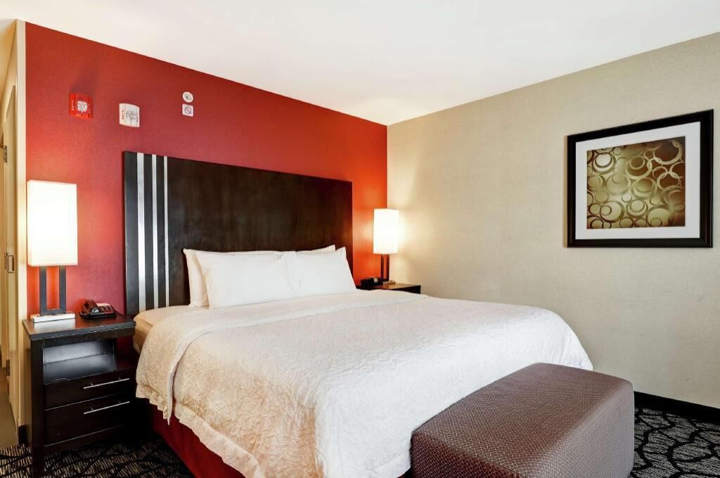 مكتب وستائر تعتيم ومكواة/لوح كي وإنترنت سلكي مجاني