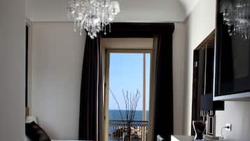 Minibar, Zimmersafe, Schreibtisch, schallisolierte Zimmer