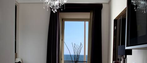 1 bedroom, minibar, in-room safe, desk