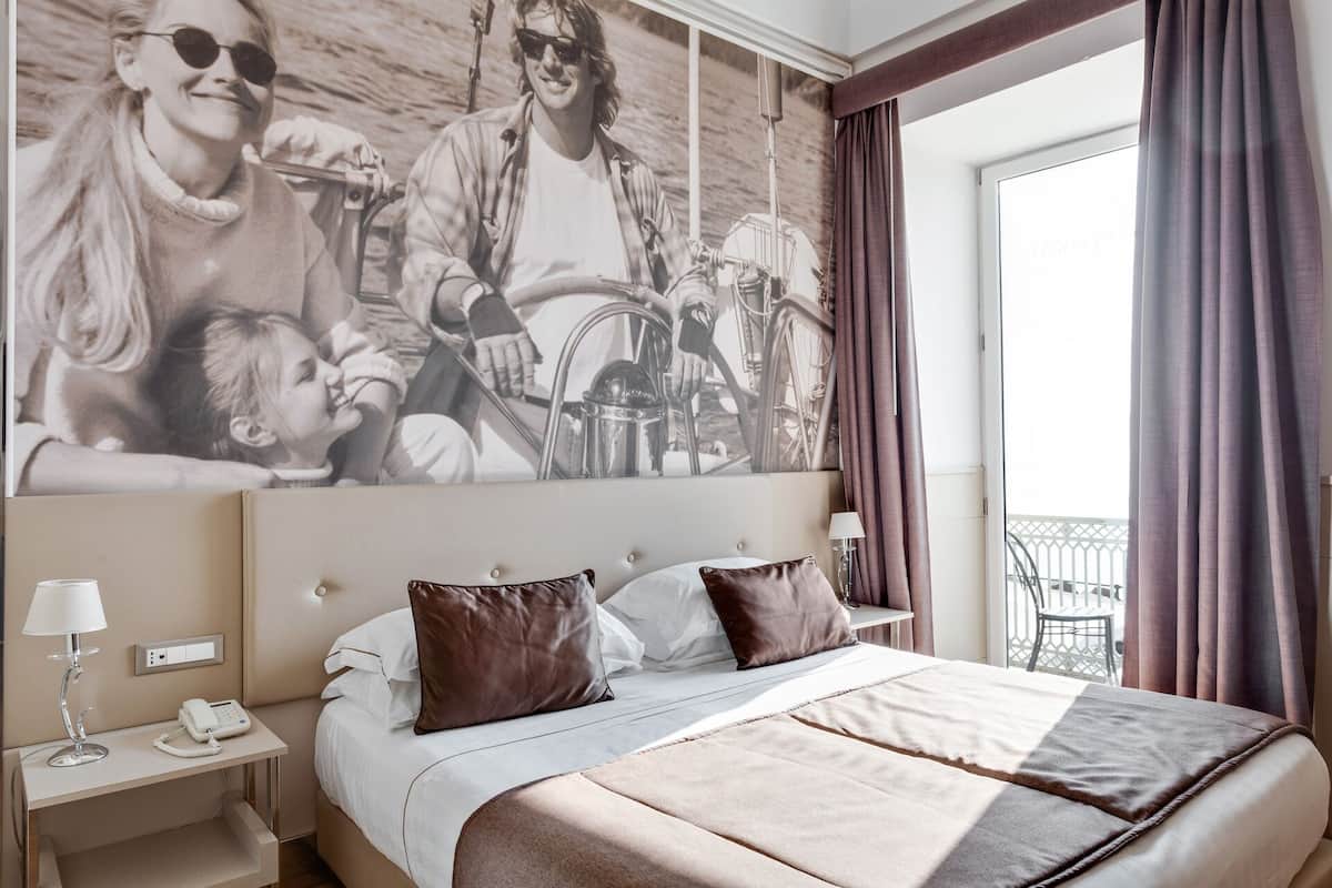 Deluxe Double or Twin Room | 1 bedroom, minibar, in-room safe, desk