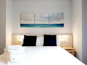 Premium bedding, down duvets, free WiFi, bed sheets - Hostal Lucía by gaiarooms (Salamanca)