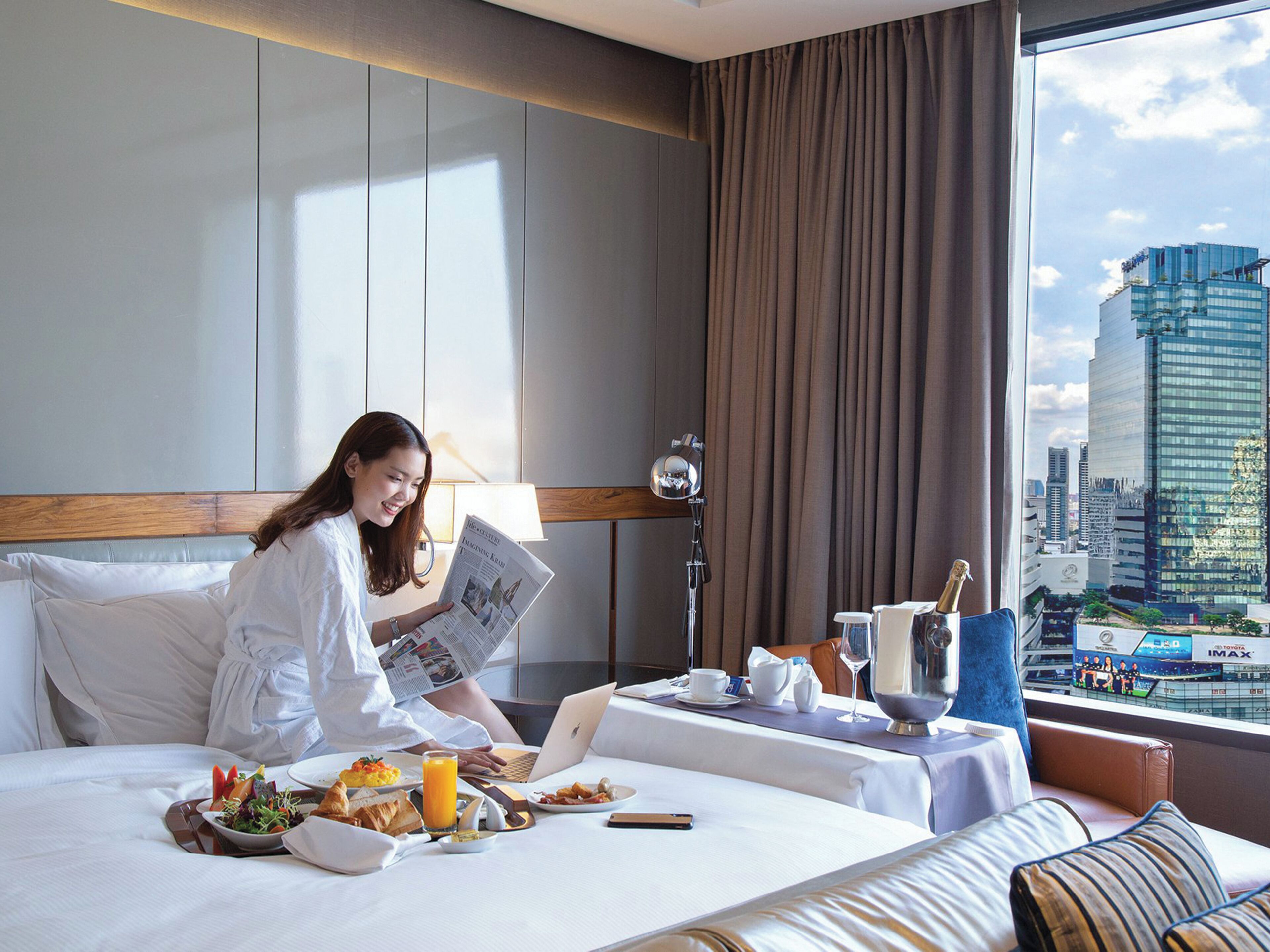 Daily buffet breakfast (THB 589 per person)