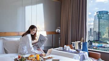 Daily buffet breakfast (THB 589 per person)