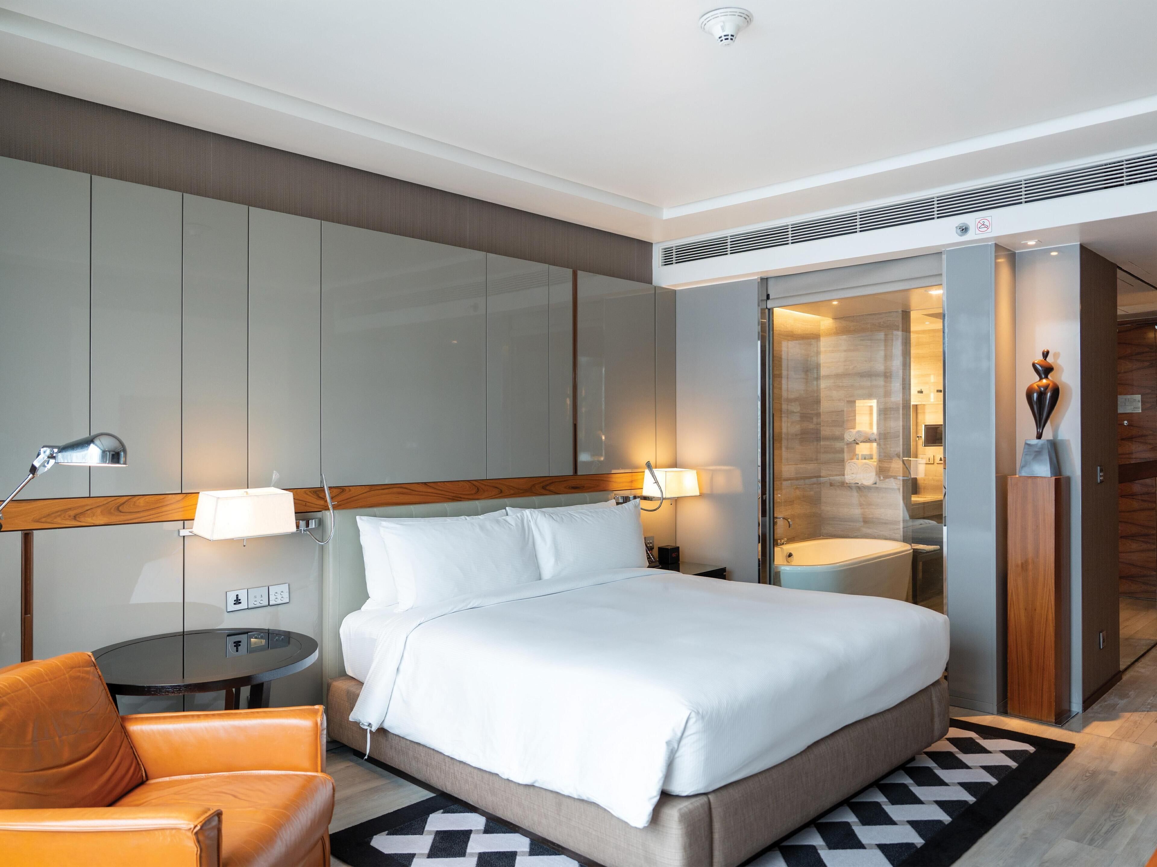 Premium Room, 1 King Bed (Deluxe)