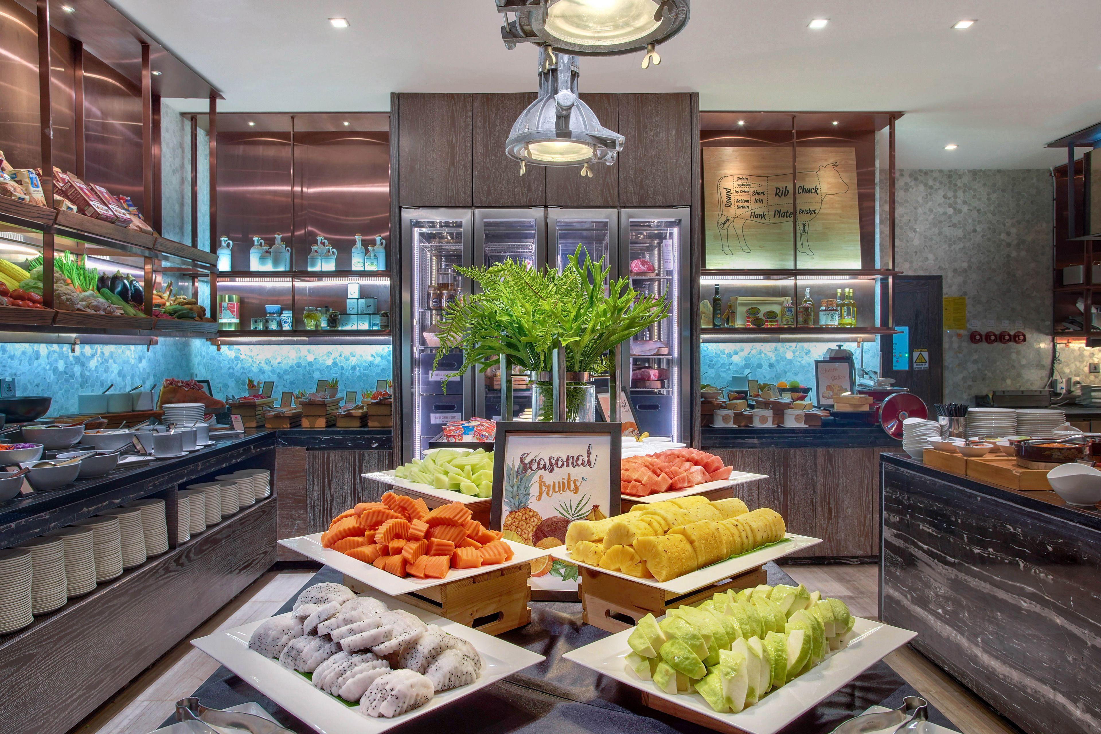 daily buffet breakfast (thb 765 per person)