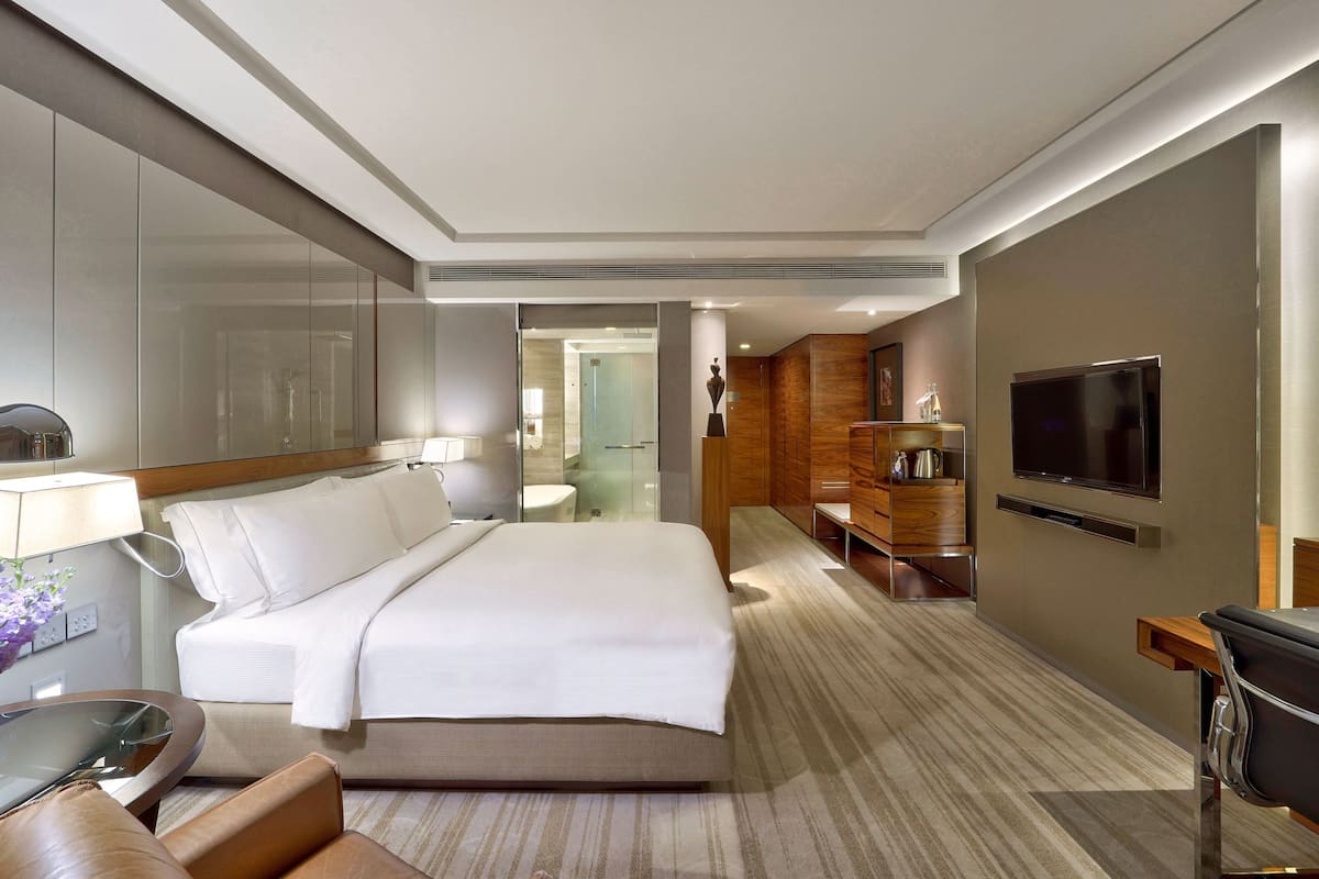 Premium Room, 1 King Bed (Deluxe)
