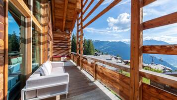 1 bedroom, premium bedding, minibar, in-room safe