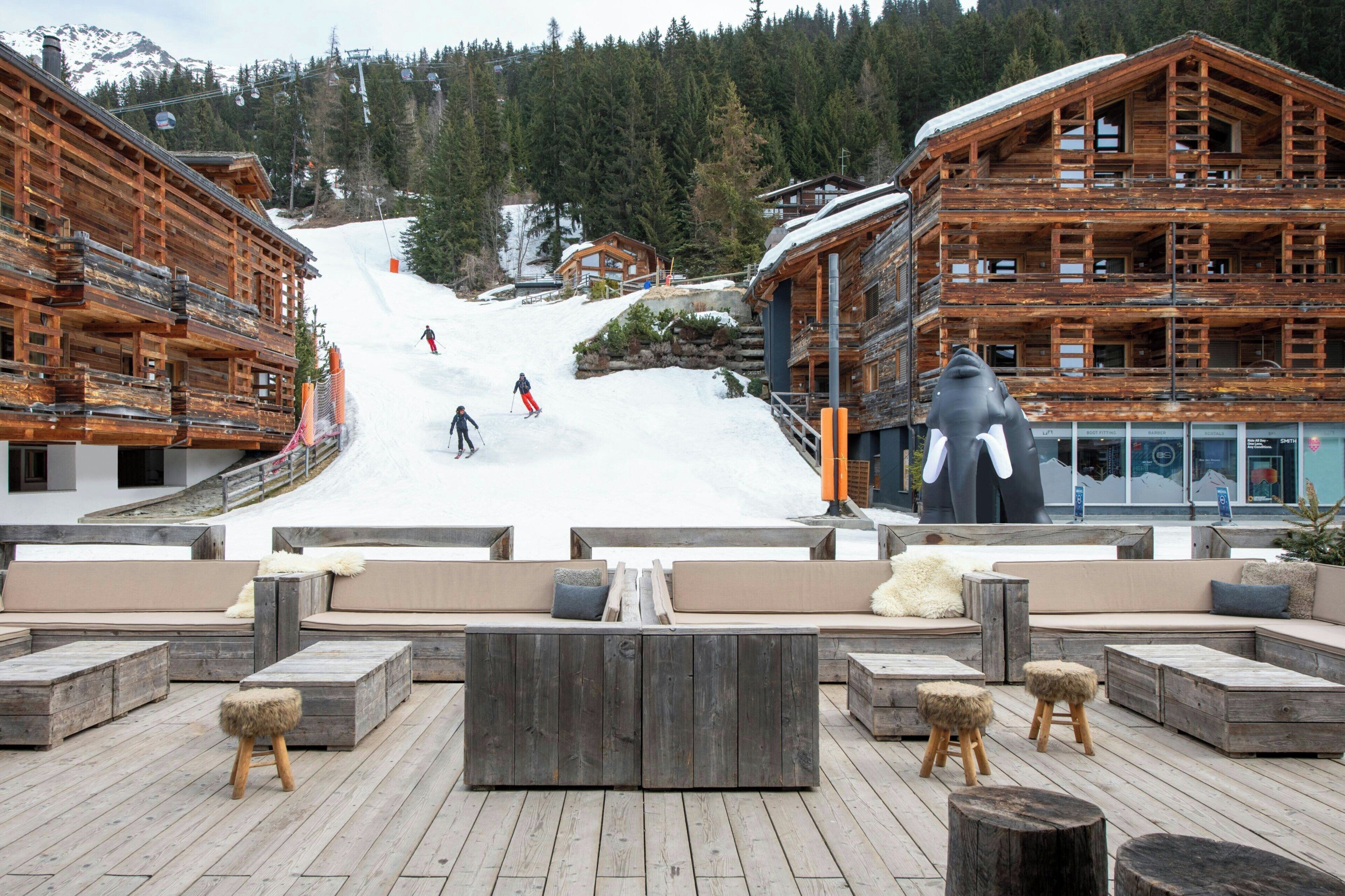 2 restoran, melayani sarapan, makan siang; sajian masakan lokal