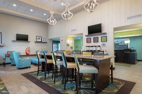 Lobby. Hampton Inn & Suites Adairsville-Calhoun Area