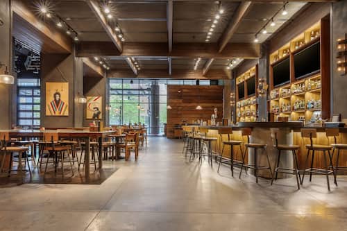 3 bars/lounges, lobby lounge