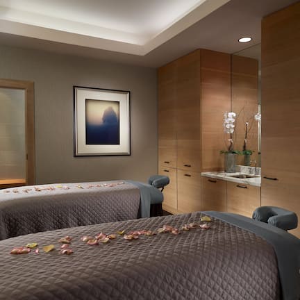 Couples treatment rooms, sauna, body treatments, aromatherapy