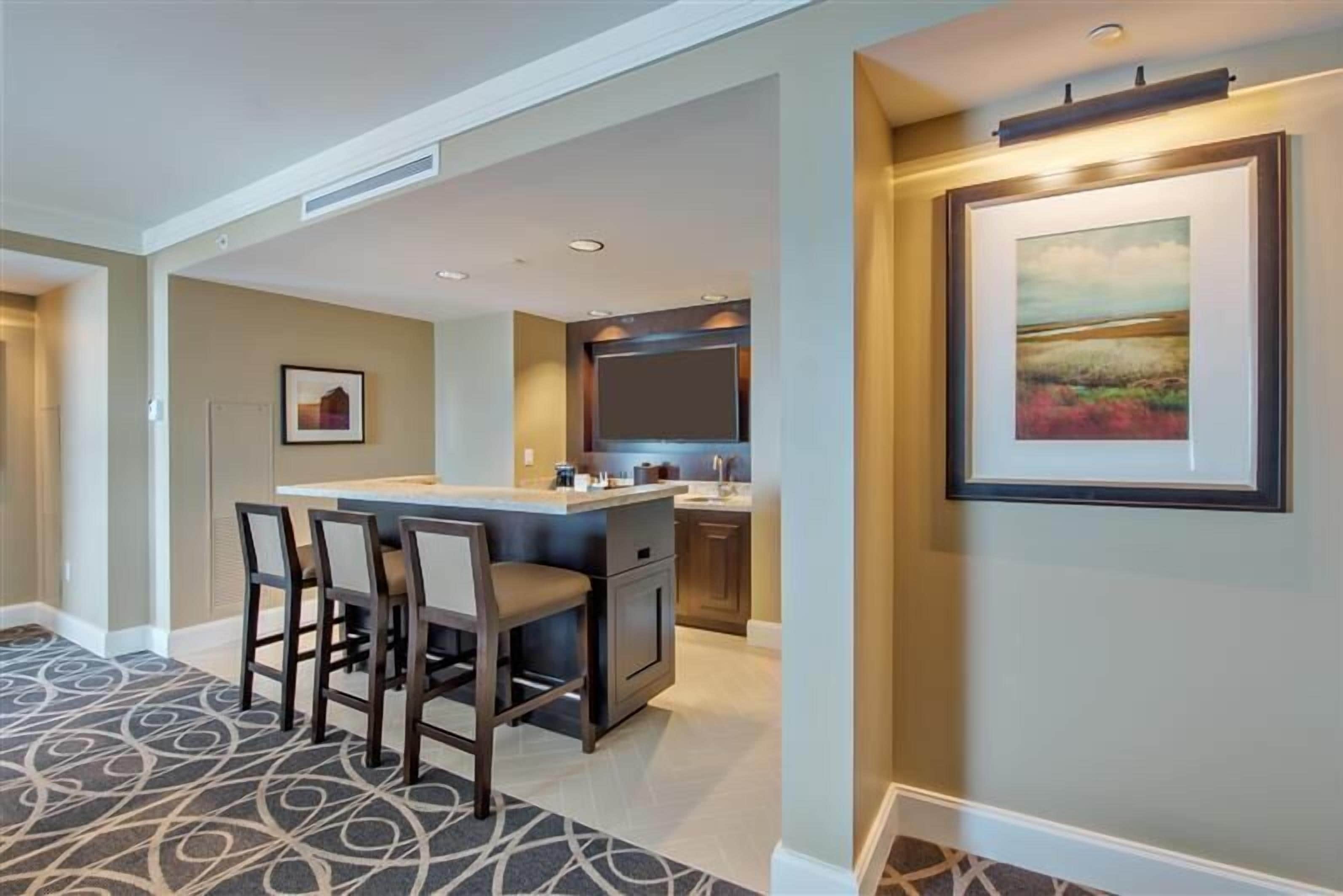 luxury suite | living area | 37-inch lcd tv with cable channels, pay films