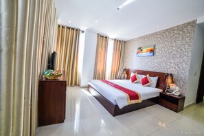 Senior-Zimmer (Deluxe) | Minibar, Zimmersafe, Schreibtisch, Verdunkelungsvorhänge