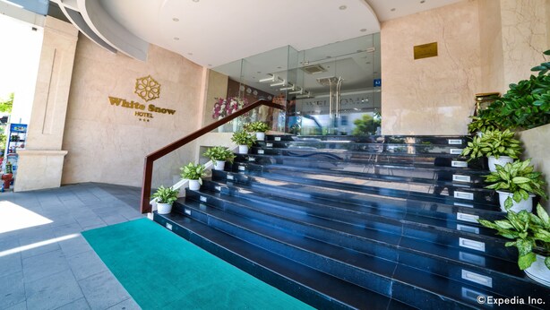 Property entrance - White Snow Hotel (Da Nang)