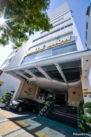 Property entrance - White Snow Hotel (Da Nang)