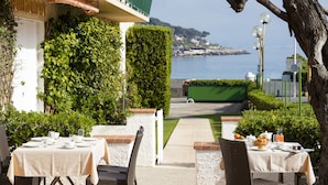 Unclassified image, 5 of 45, button - Hôtel du Levant (Antibes)