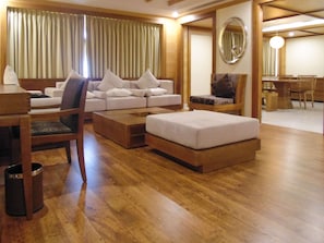 Suite, 1 Double Bed, Smoking