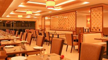 4 restaurants, breakfast, lunch, dinner served; Indian cuisine