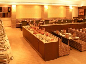 4 restaurants, breakfast, lunch, dinner served; Indian cuisine