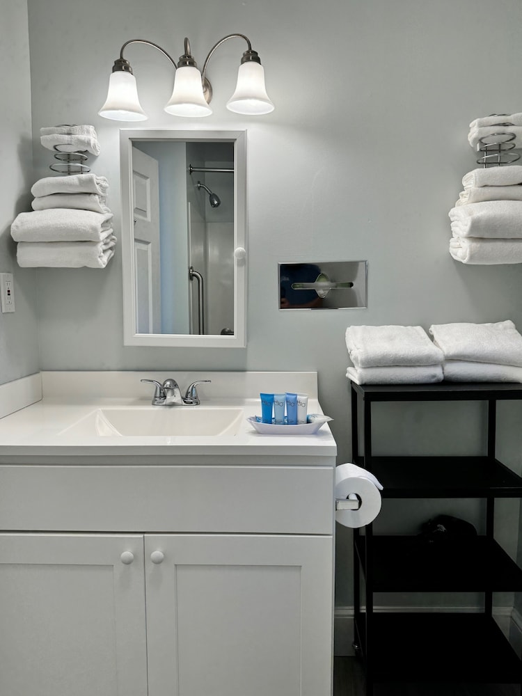 Even'tide Resort & Cottages by null