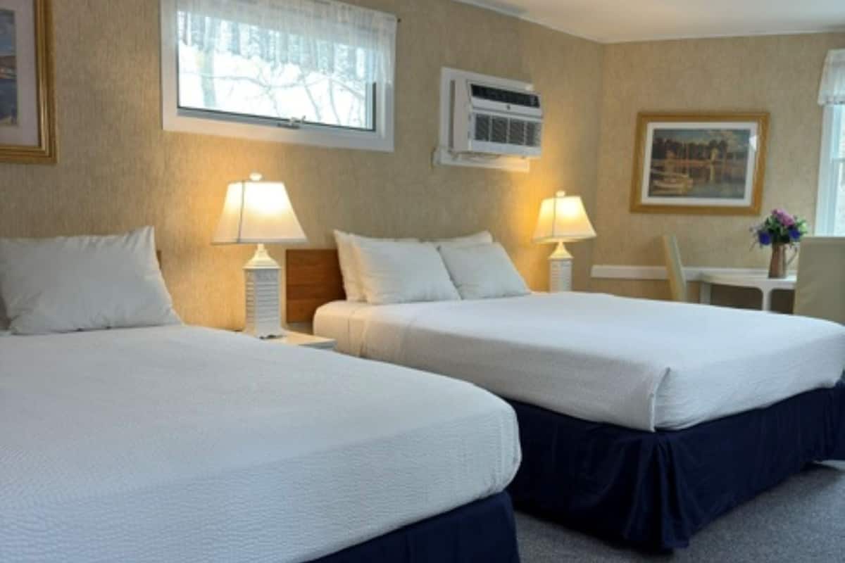 Deluxe Studio, 2 Queen Beds, Kitchen | Desk, free WiFi, alarm clocks